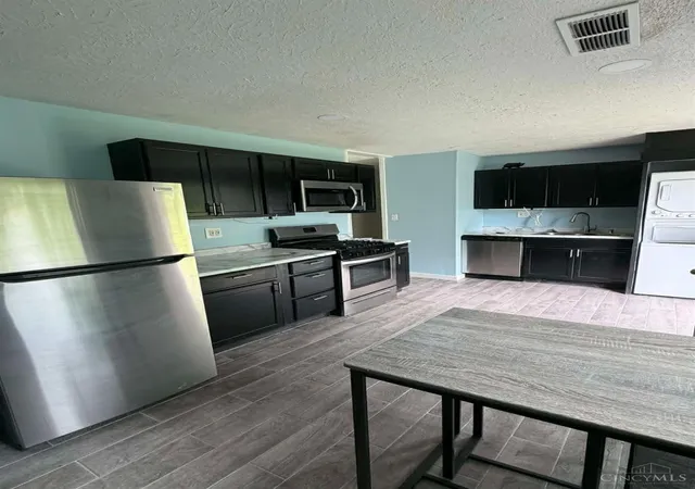 Photo 4 of Single family home for sale at 9970 Hollis Dr, Cincinnati, OH 45251 | MLS# 1877804 | Listing updated on 2026-08-28
