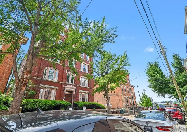 Homes for sale in Cincinnati, OH | 427 Hopkins St #5, Cincinnati, OH 45203 | MLS# 1877775