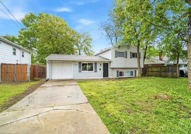 Photo 3 of Sale Pending at 12150 Marwood Ln, Springdale, OH 45246 | MLS# 1878254 | Listing updated on 2026-09-21