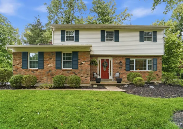 Homes for sale in Loveland, OH | 819 Quailwoods Dr, Loveland, OH 45140 | MLS# 1877831