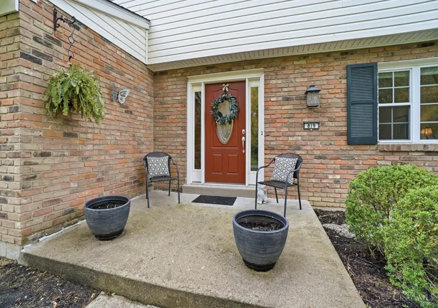 Homes for sale in Loveland, OH | 819 Quailwoods Dr, Loveland, OH 45140 | MLS# 1877831