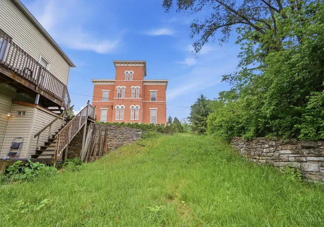 4th image of 17 Estelle St, Cincinnati, OH 45219 | MLS# 1876894