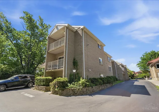 Homes for sale in Cincinnati, OH | 4816 Glenway Ave #10, Cincinnati, OH 45238 | MLS# 1878575