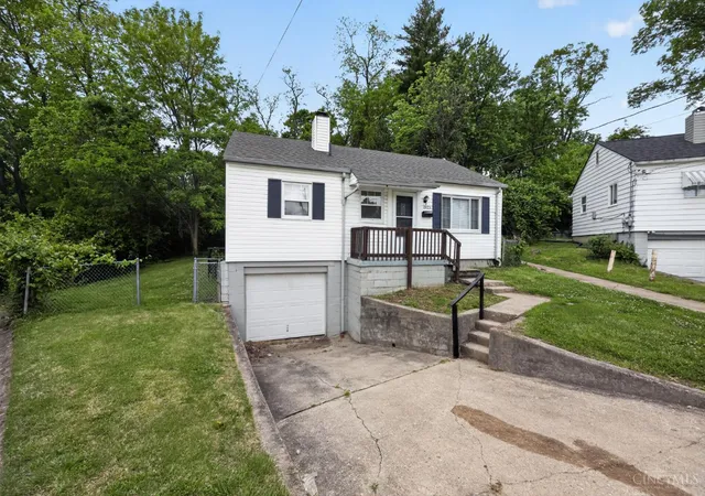 Homes for sale in Cincinnati, OH | 1923 Ashbrook Dr, Cincinnati, OH 45238 | MLS# 1877200