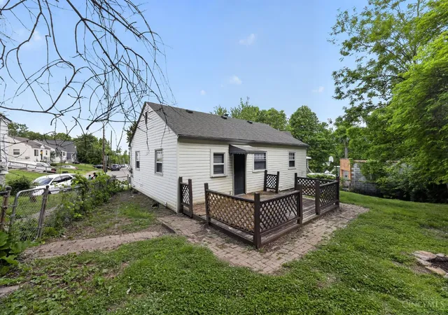 Homes for sale in Cincinnati, OH | 1923 Ashbrook Dr, Cincinnati, OH 45238 | MLS# 1877200