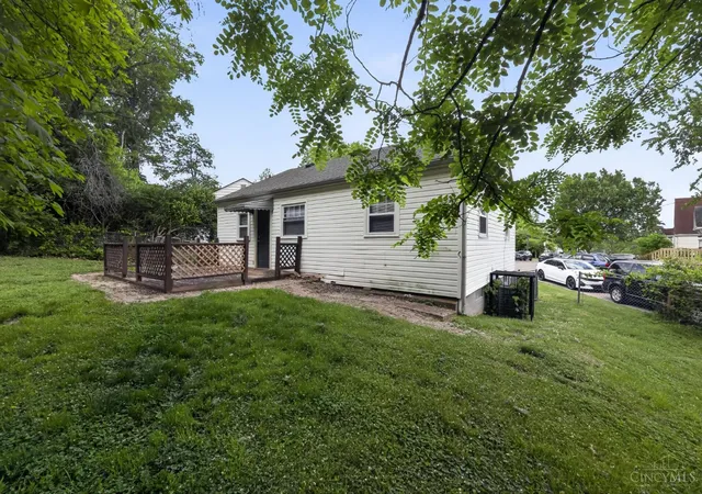 4th image of 1923 Ashbrook Dr, Cincinnati, OH 45238 | MLS# 1877200