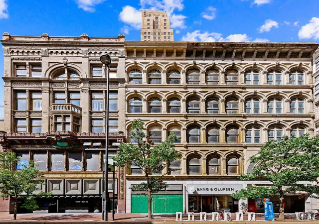 1st image of 8 W Fourth St, Cincinnati, OH 45202 | MLS# 1878800