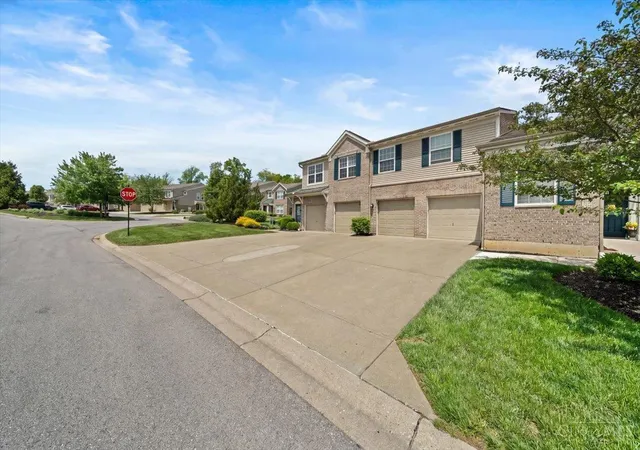 Homes for sale in Batavia Twp, OH | 1384 Twin Spires Dr, Batavia Twp, OH 45103 | MLS# 1878738