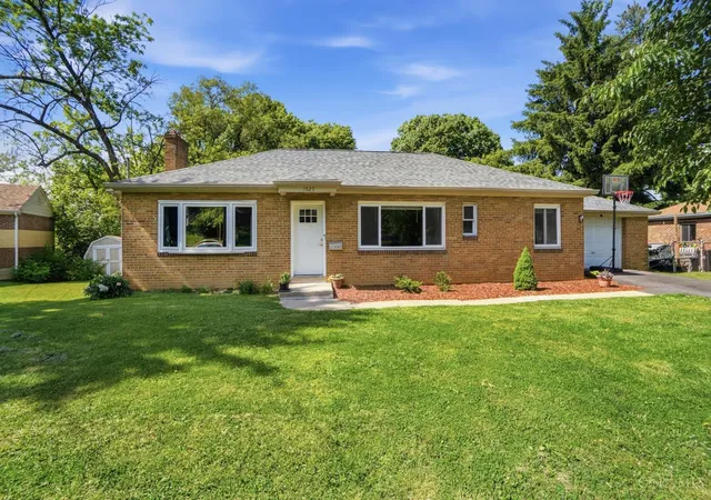 Homes for sale in Reading, OH | 1525 Westview Ct, Reading, OH 45215 | MLS# 1879059