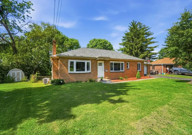 Homes for sale in Reading, OH | 1525 Westview Ct, Reading, OH 45215 | MLS# 1879059