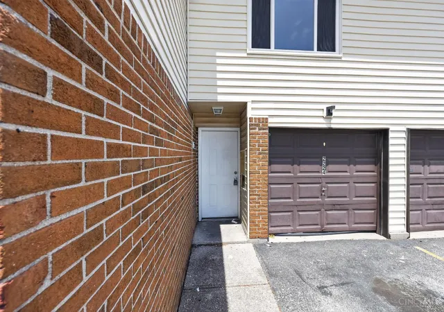 Photo 3 of Sale Pending at 2228 Lincoln Ave #E, Cincinnati, OH 45224 | MLS# 1878728 | Listing updated on 2026-09-04