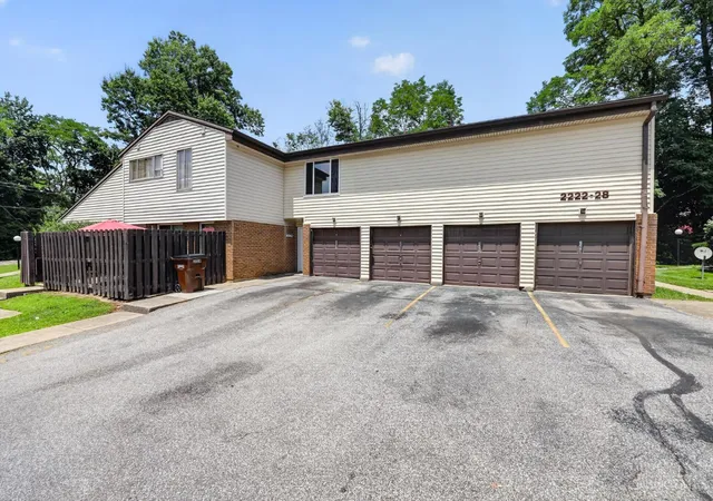 Listing Photo 4 - Condo for sale in building located at 2228 Lincoln Ave, Cincinnati, OH 45224 - Unit #E