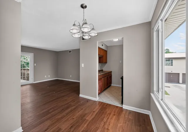 Listing Photo 5 - Condo for sale in building located at 2228 Lincoln Ave, Cincinnati, OH 45224 - Unit #E