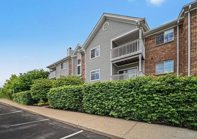 Homes for sale in Loveland, OH | 410 Carrington Lane, Loveland, OH 45140 | Houzeo