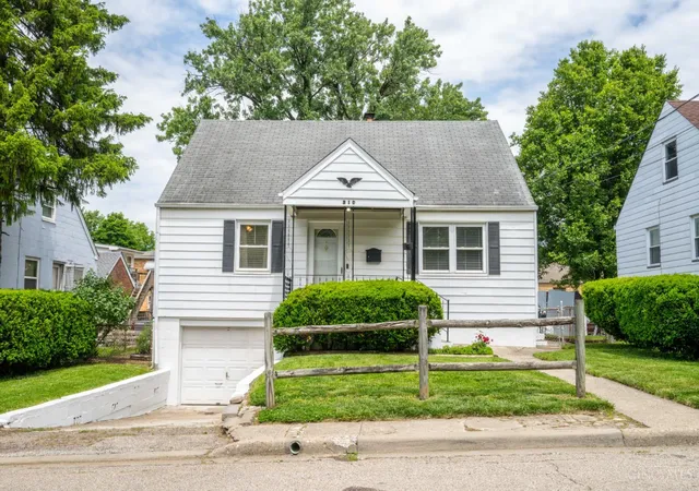 Homes for sale in Cincinnati, OH | 210 Marion Ave, Cincinnati, OH 45215 | MLS# 1878581