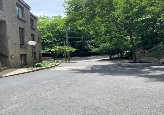 Photo 2 of Townhouse for sale at 2138 Ohio Ave, Cincinnati, OH 45219 | MLS# 1879273 | Listing updated on 2026-08-01