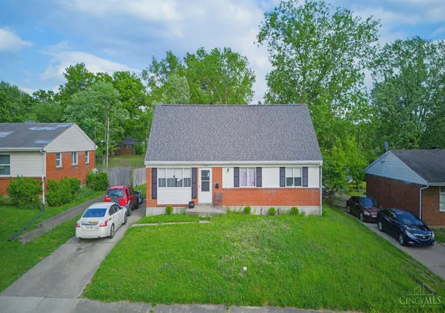 Photo 3 of Sale Pending at 10920 Crystalhill Ct, Cincinnati, OH 45240 | MLS# 1879497 | Listing updated on 2026-08-17