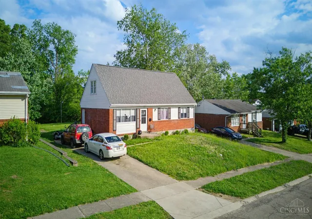 Photo 3 of Sale Pending at 10920 Crystalhill Ct, Cincinnati, OH 45240 | MLS# 1879497 | Listing updated on 2026-08-17