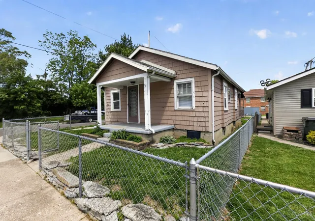 Homes for sale in Hamilton, OH | 1228 Azel Ave, Hamilton, OH 45013 | MLS# 1879378