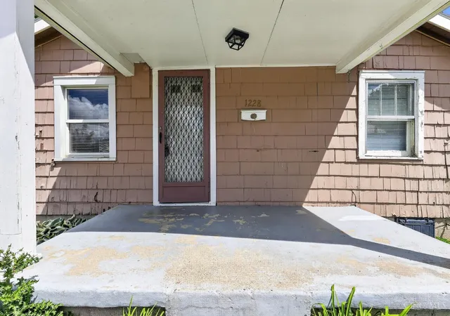 Homes for sale in Hamilton, OH | 1228 Azel Ave, Hamilton, OH 45013 | MLS# 1879378
