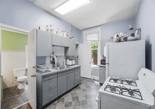 Homes for sale in Cincinnati, OH | 2238 Flora St, Cincinnati, OH 45219 | MLS# 1880036