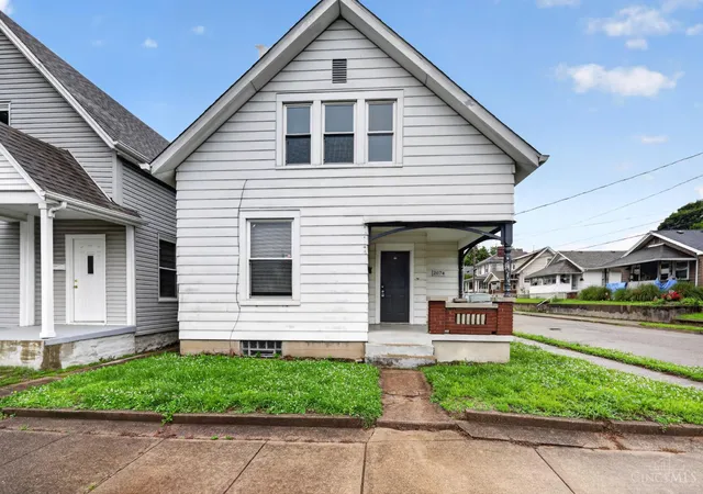 Homes for sale in Hamilton, OH | 2074 Benninghofen Ave, Hamilton, OH 45015 | MLS# 1878866