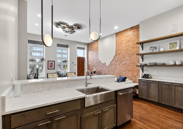 1st image of 1008 Elm St, Cincinnati, OH 45202 | MLS# 1879463