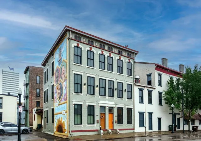 3rd image of 1008 Elm St, Cincinnati, OH 45202 | MLS# 1879463