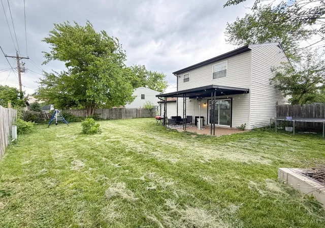 Photo 3 of Single family home for sale at 1811 Theresa Ct, Middletown, OH 45044 | MLS# 1880245 | Listing updated on 2026-06-04