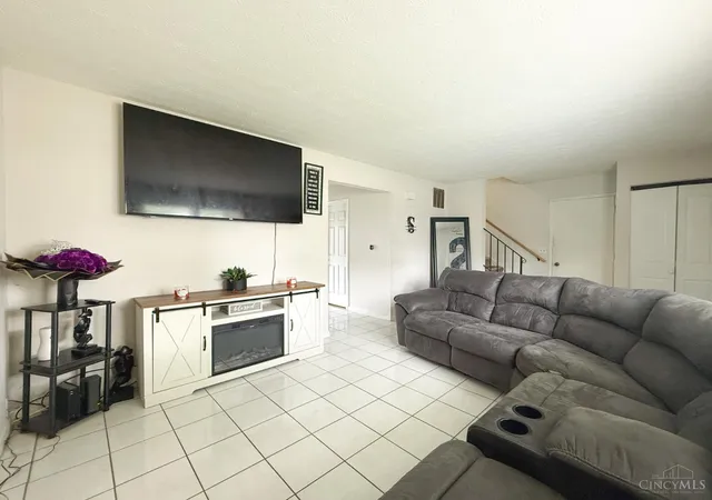 Photo 4 of Single family home for sale at 1811 Theresa Ct, Middletown, OH 45044 | MLS# 1880245 | Listing updated on 2026-06-04