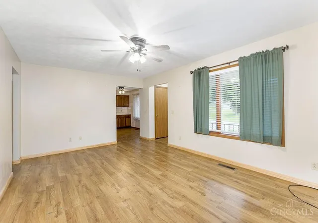 4th image of 1143 Derby Rd, Springfield, OH 45503