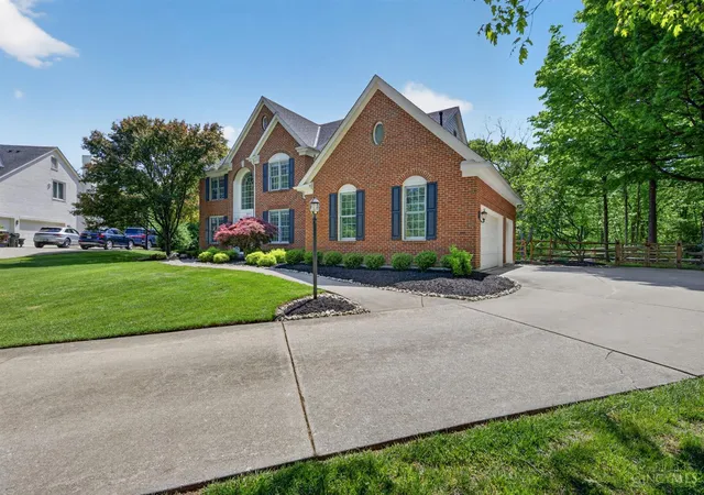 Homes for sale in Anderson Twp, OH | 8105 Wycliffe Dr, Anderson Twp, OH 45244 | MLS# 1880152
