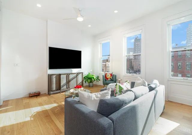 2nd image of 1003 Walnut St #309, Cincinnati, OH 45202 | MLS# 1879787