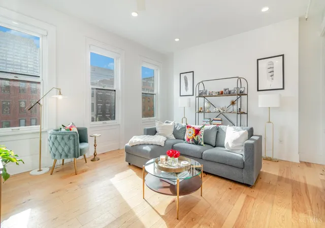 3rd image of 1003 Walnut St, Cincinnati, OH 45202