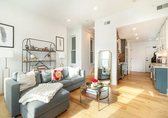 4th image of 1003 Walnut St, Cincinnati, OH 45202