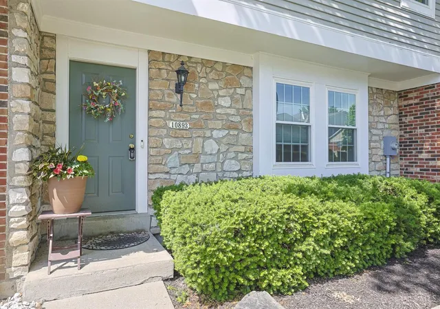 Homes for sale in Sycamore Twp, OH | 10893 Ponds Ln, Sycamore Twp, OH 45242 | MLS# 1880656