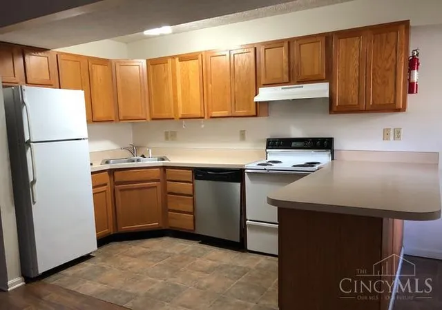 Photo 4 of Sale Pending at 106 Linwood Ln, Oxford, OH 45056 | MLS# 1880772 | Listing updated on 2026-10-01