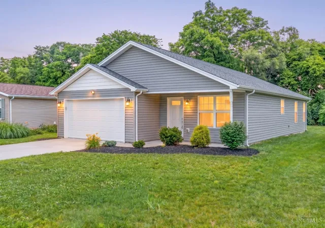 1st image of 605 Diamond Loop, Middletown, OH 45044 | MLS# 1880869