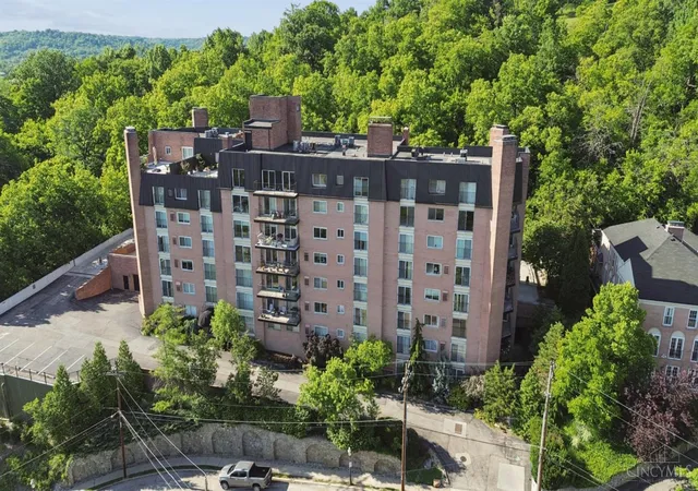 1st image of 880 Rue De La Paix #A5, Cincinnati, OH 45220 | MLS# 1880887