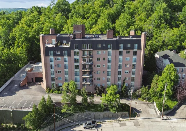 2nd image of 880 Rue De La Paix, Cincinnati, OH 45220