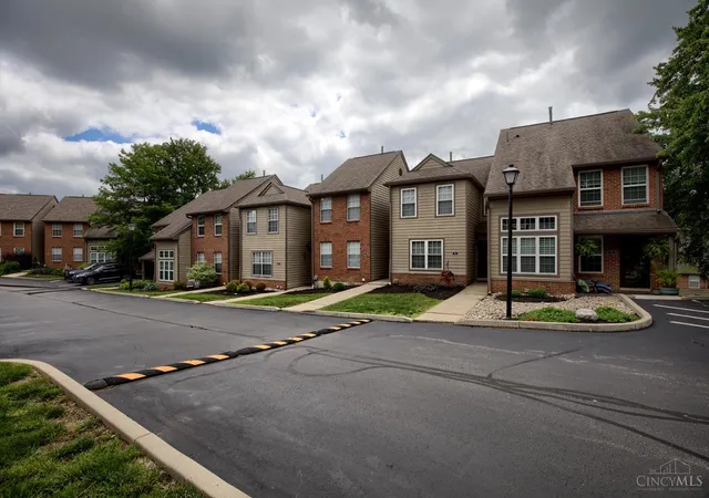 Homes for sale in Montgomery, OH | 10555 Montgomery Rd, Montgomery, OH 45242