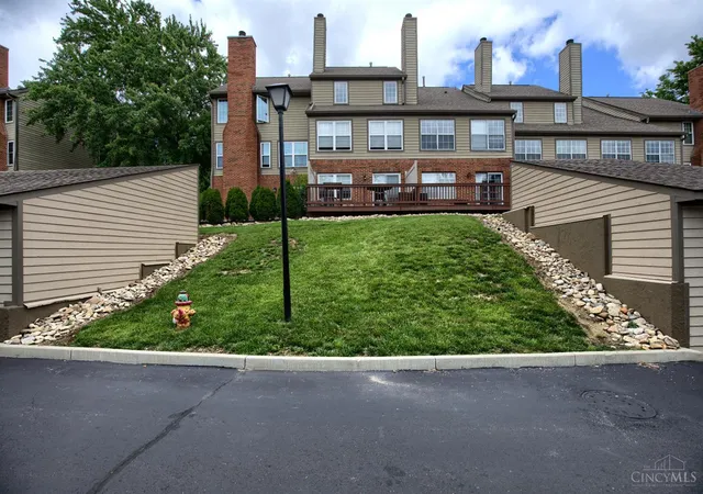 Homes for sale in Montgomery, OH | 10555 Montgomery Road, Montgomery, OH 45242 | Houzeo