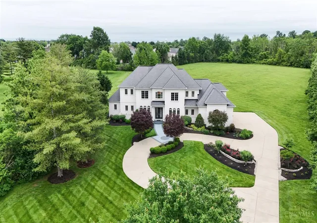 Photo 3 of Mansion for sale at 917 Clover Ln, Lebanon, OH 45036 | MLS# 1880172 | Listing updated on 2026-07-17