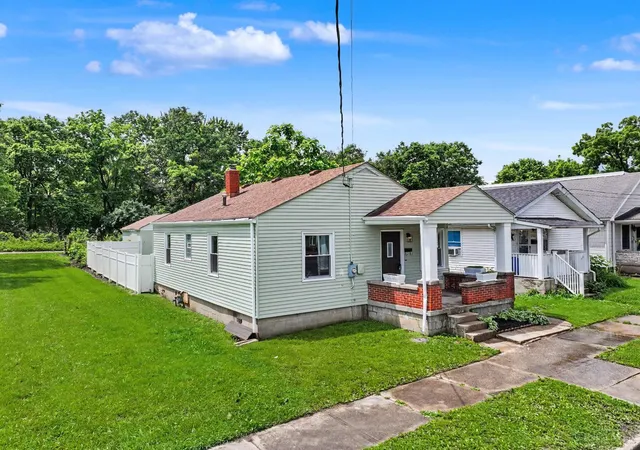 Homes for sale in Hamilton, OH | 1161 Hunt Ave, Hamilton, OH 45013 | MLS# 1880911