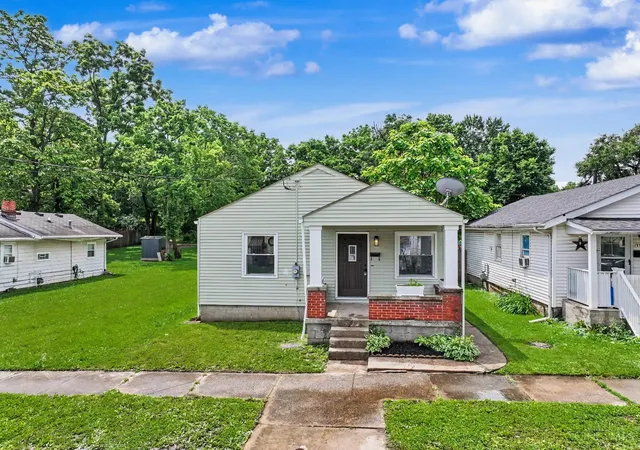 Homes for sale in Hamilton, OH | 1161 Hunt Ave, Hamilton, OH 45013 | MLS# 1880911