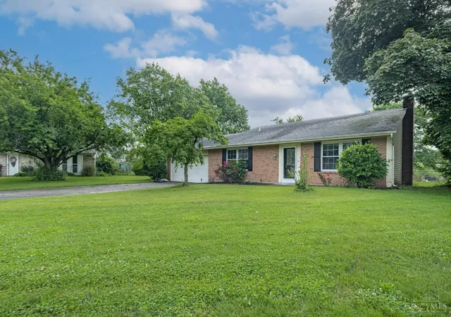 Homes for sale in Monroe, OH | 135 Stonemill Ct, Monroe, OH 45050 | MLS# 1880979