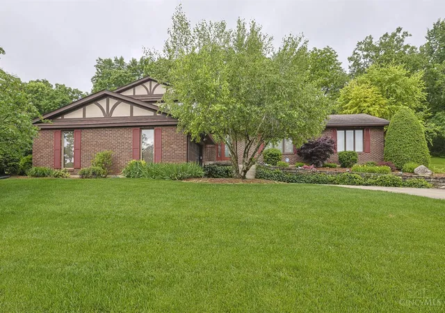 Homes for sale in Hamilton, OH | 19 Lora Ln, Hamilton, OH 45013 | MLS# 1881034