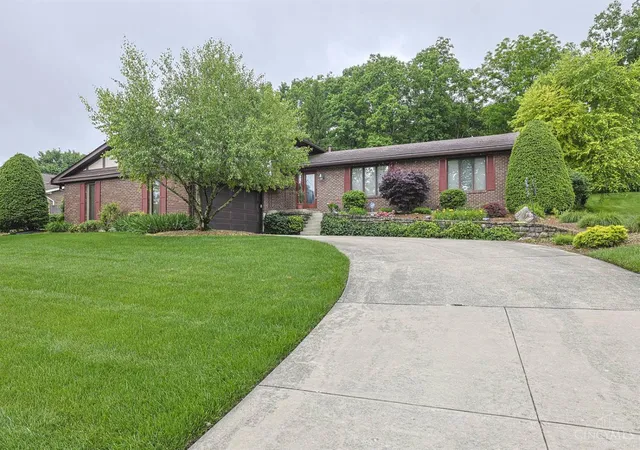 Homes for sale in Hamilton, OH | 19 Lora Ln, Hamilton, OH 45013 | MLS# 1881034