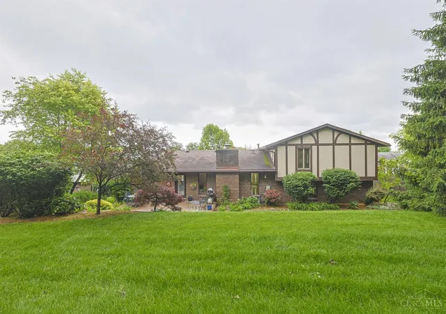 Homes for sale in Hamilton, OH | 19 Lora Ln, Hamilton, OH 45013 | MLS# 1881034