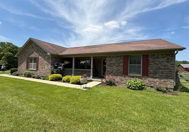 Homes for sale in Lake Waynoka, OH | 685 Waynoka Dr, Lake Waynoka, OH 45171 | MLS# 1881123
